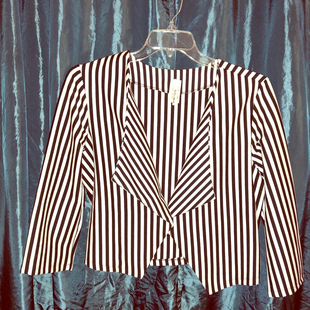 Black and white cropped blazer